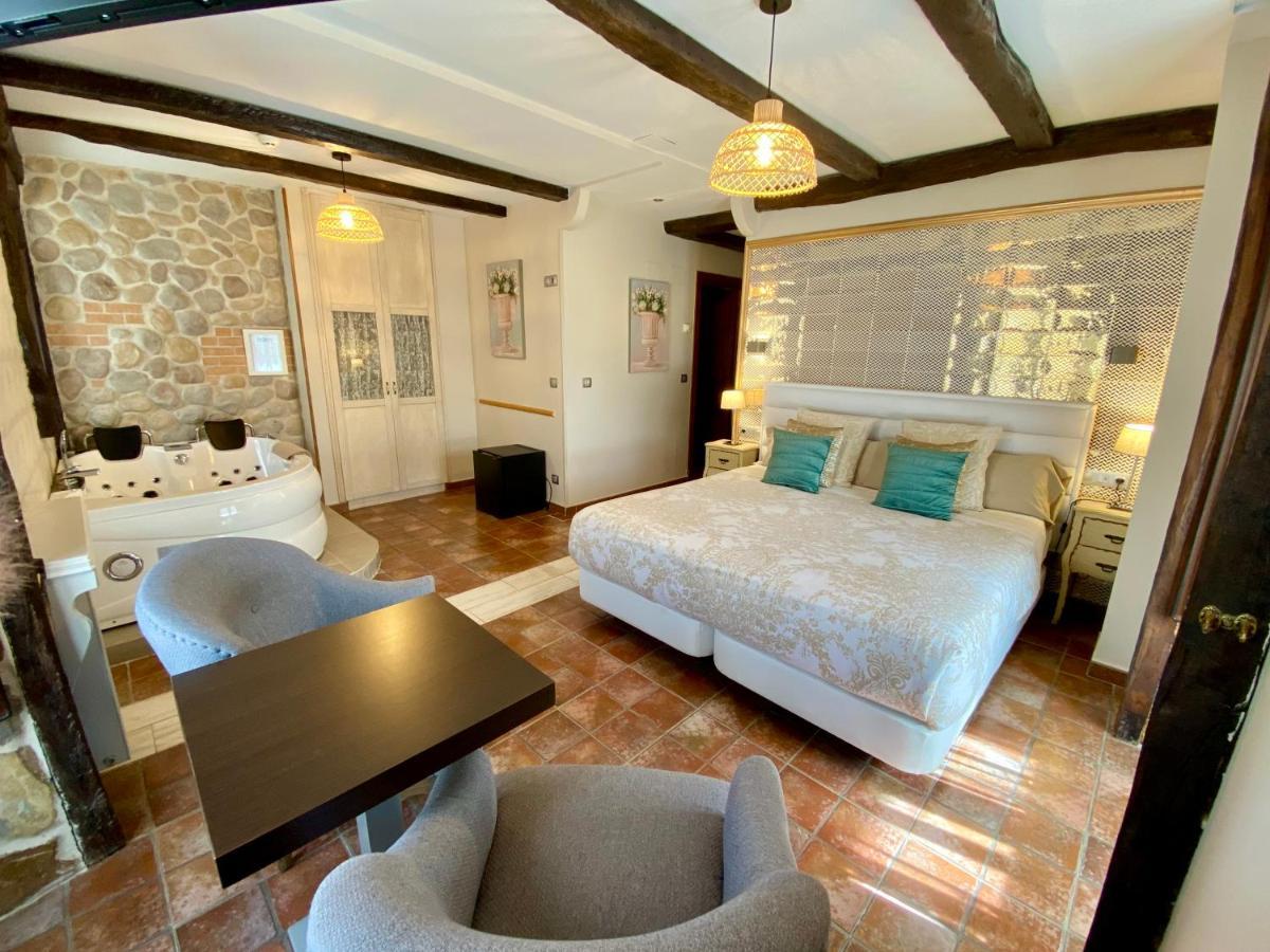 Akla La Casa Del Puente 호텔 Regules 외부 사진